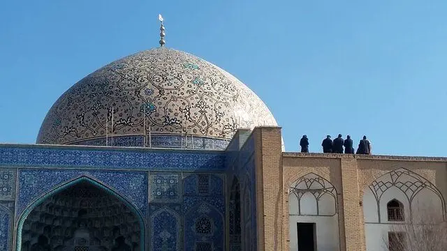 کاشی‌ها پیشمرگ گنبد شدند