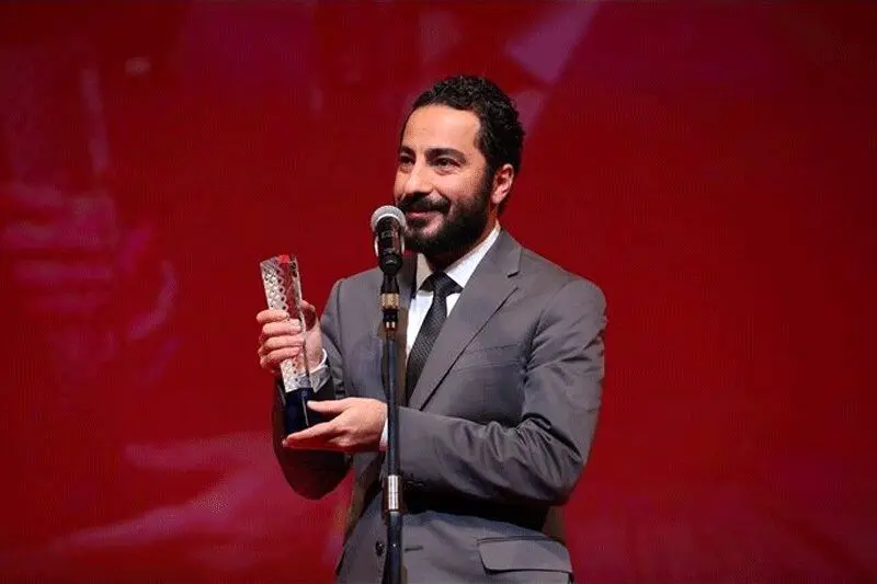 پوستر فیلم حاتمی‌کیا، نوید محمدزاده را به تحسین واداشت/ این نگاه خود سینماست