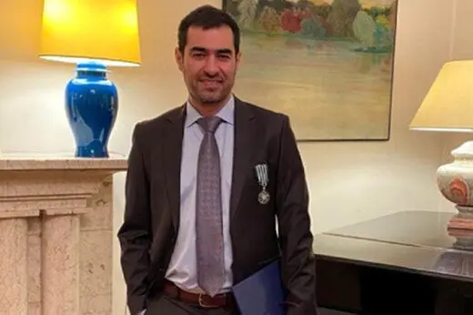 حرف‌های ضدجنگ و ضدسیاست شهاب حسینی پس از گرفتن نشان شوالیه / ویدئو