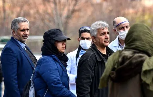 پزشکان، بازیگران «نون خ۲» را معاینه کردند/ عکس