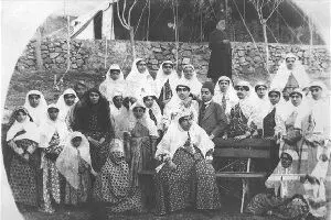 ناگفته های جنسی زنان حرمسرای قاجار؛ از تنبیه بدنی تا شب زفاف