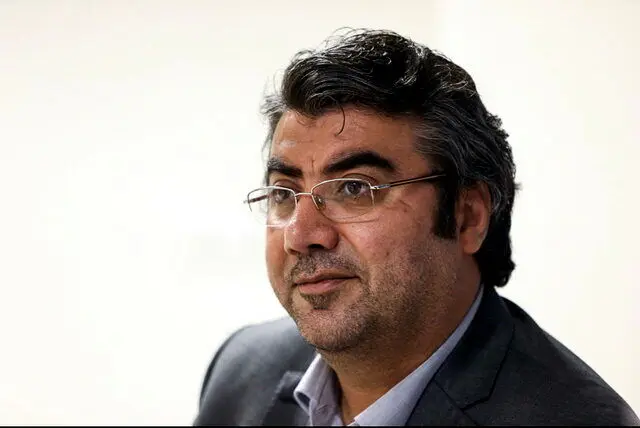 طباطبایی‌نژاد: مشوق خروج فیلم‌ها از صف اکران هستیم