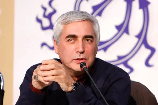 ترغیب فیلم‌ها به اکران اینترنتی با توفیق «خروج»/ دولت ورود نکند!