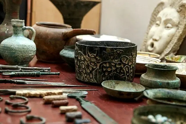 اشیای تقلبی که قاچاقچیان به جای تاریخی به فروش رساندند