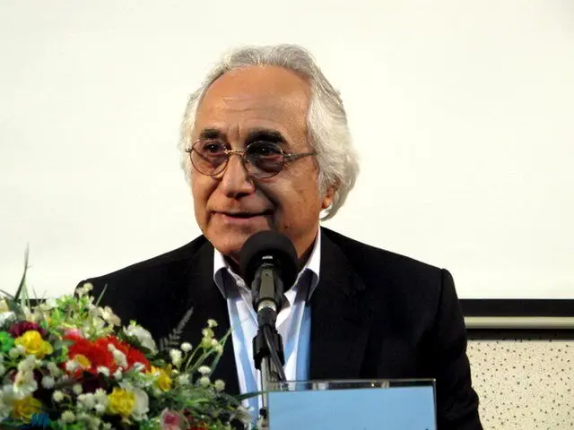 شمس لنگرودی: سپهری برآورده مردم است نه روشنفکران / سهراب سیاست را خوار می‌دید