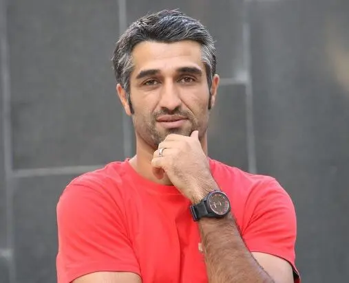 دیگر کسی به پژمان نمی‌خندد