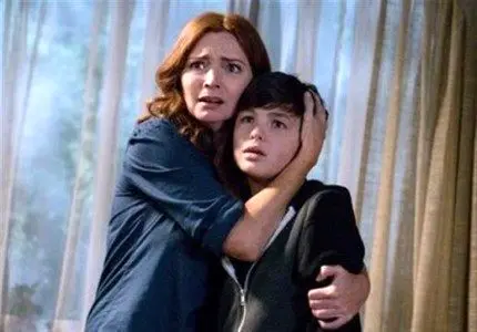 دو مرگ زودهنگام: جسد بازیگر ۳۰ ساله‌ "گرگ و میش" و همسرش در آپارتمان پیدا شد/ بازیگر ۱۶ ساله‌ "فلش" درگذشت