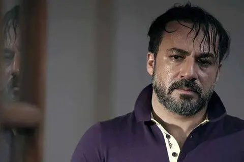 چرا در سریال آقازاده بازیگر ۵۰ ساله را جای یک جوان به خورد مخاطب می‌دهید؟!