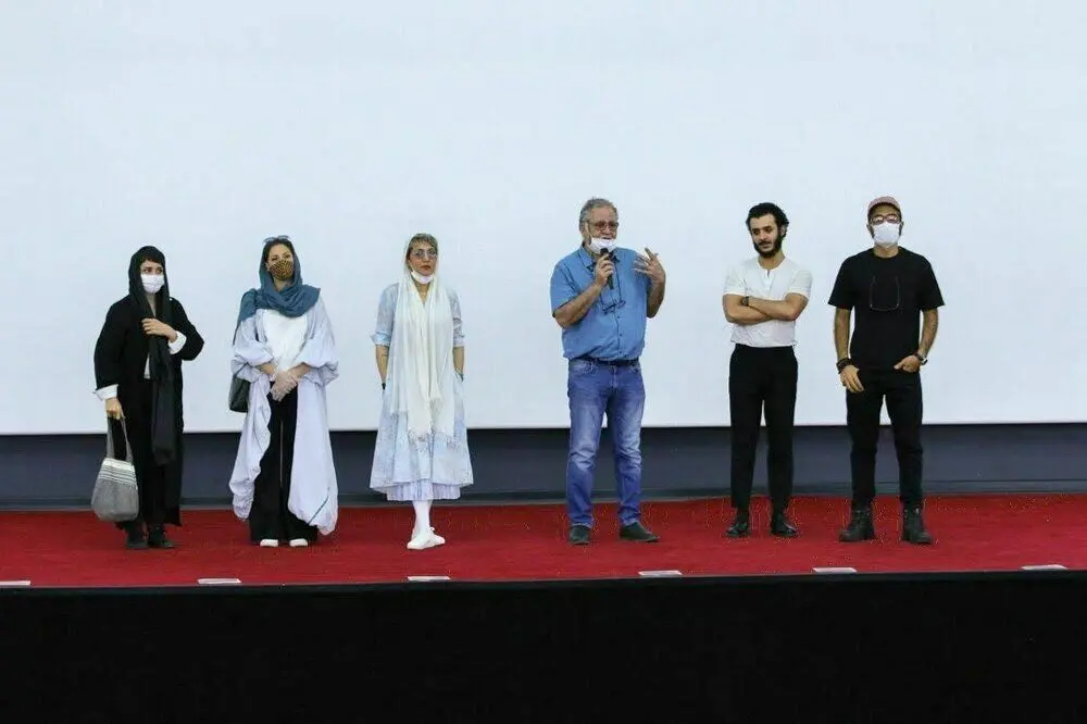 ببینید| تذکر طناز طباطبایی به علی شادمان: ماسکت را بزن!