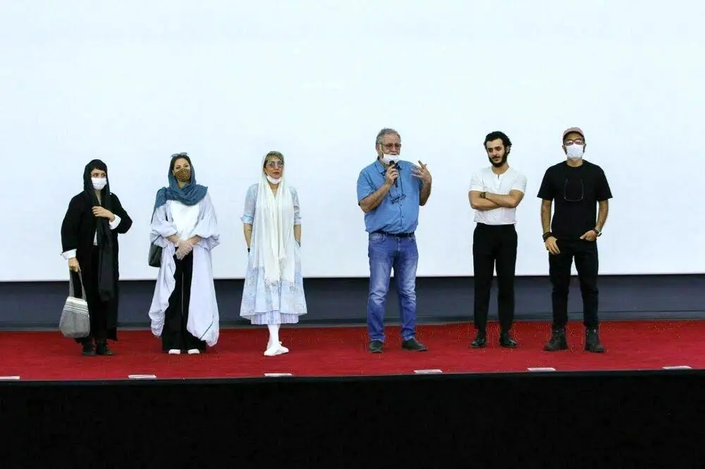 ببینید| تذکر طناز طباطبایی به علی شادمان: ماسکت را بزن!