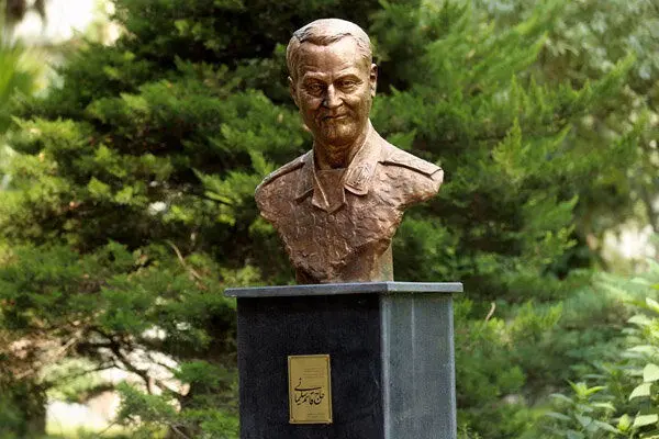 رونمایی از سردیس «سردار سلیمانی»