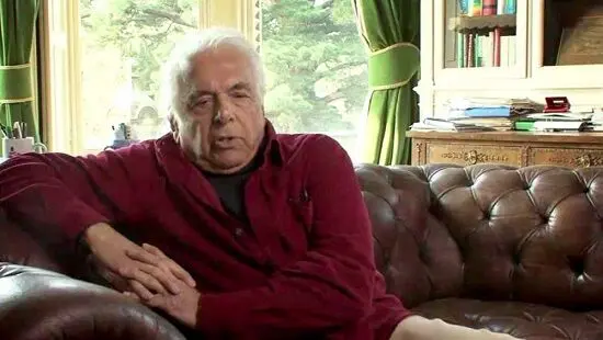 ابراهیم گلستان: آن عکسِ احمدی‌نژاد گویای وضعیت ماست