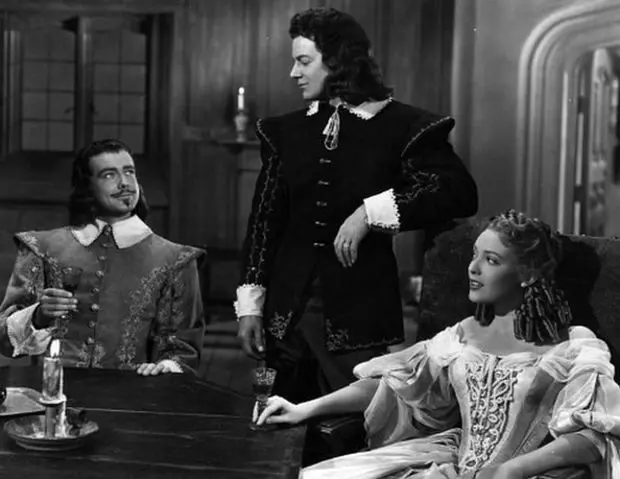 رمان عاشقانه-تاریخی امبر برای همیشه