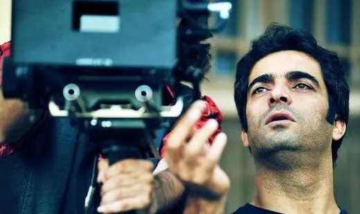 عکسِِ یادگاری منوچهر هادی با لندرور مشهور و قدیمی سهراب سپهری