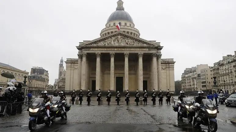 عاشق یا منحط؟ کارزار روشنفکران فرانسوی برای انتقال گور دو شاعر به پانتئون