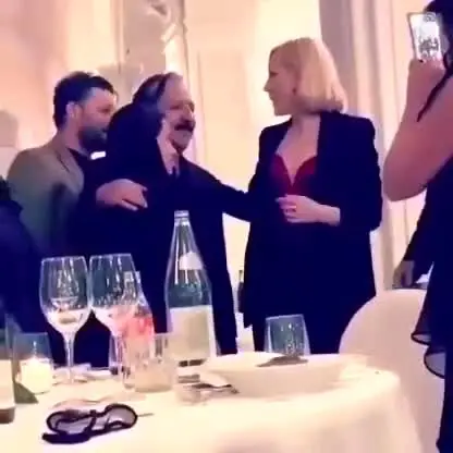 بغل کردن کیت بلانشت بازیگر زن مشهور استرالیایی توسط جواد عزتی/ ویدئو