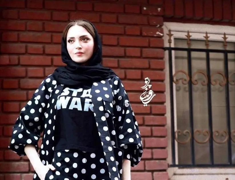 استایل منحصر‌به‌فرد بهنوش طباطبایی/ لباس و شلوار خالخالی