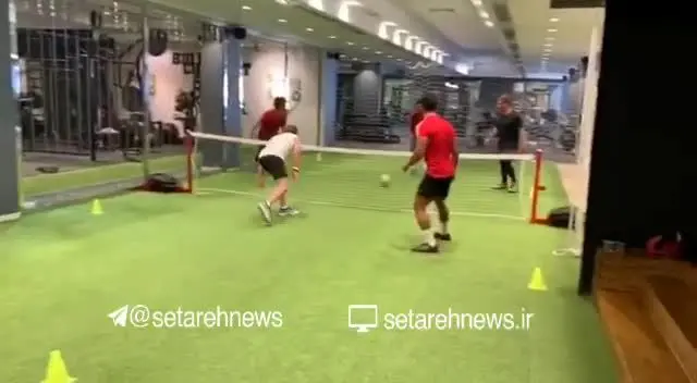 محمدرضا گلزار و علی کریمی رقیب هم شدند/ ویدئو