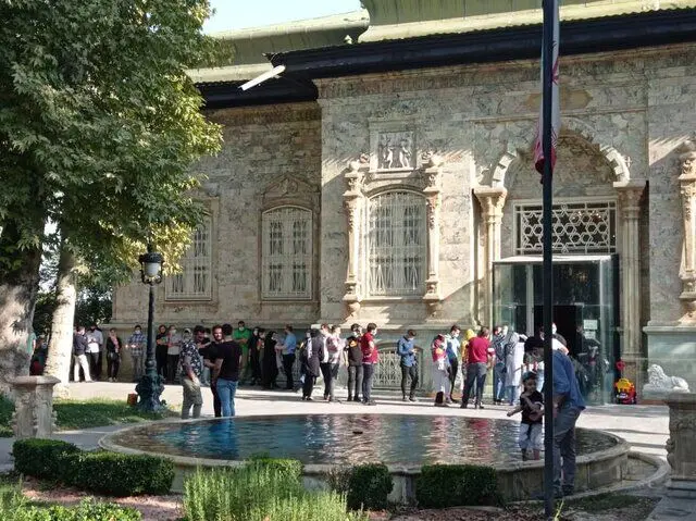 اینجا تجمع آزاد است، راحت باشید!