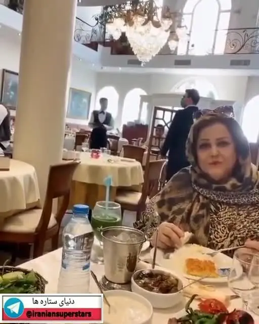 وقتی بهاره رهنما مادرش را در این روزهای کرونایی به رستوران می‌برد/ ویدئو