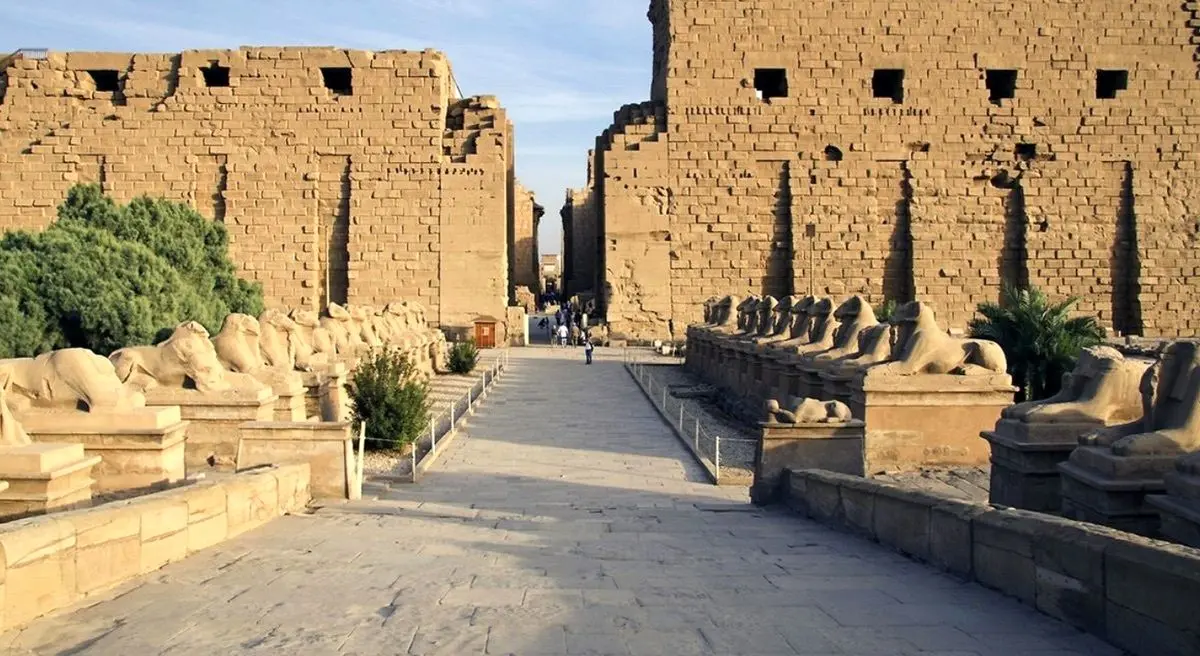 کشف گنجینۀ مجسمه‌های طلایی مصر باستان/عکس