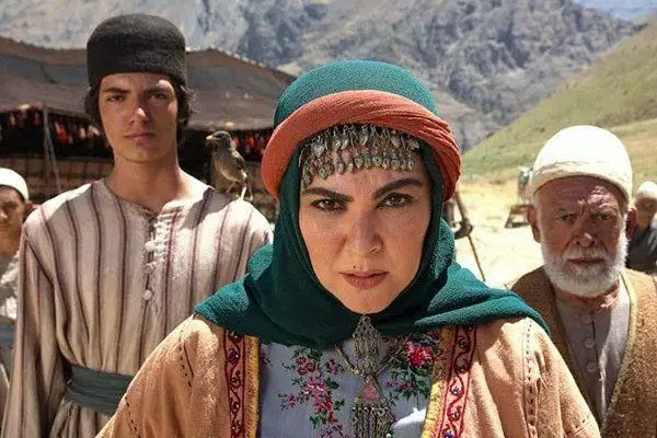 احتمال ابتلای عوامل سریال «جشن سربرون» به کرونا به خاطر قطعی شدن بیماری لاله اسکندری