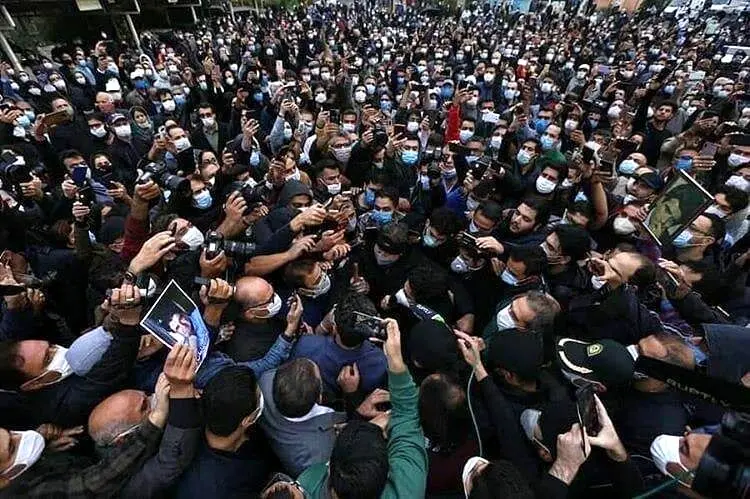 روزنامه‌ها همزمان با بدرقه استاد سیاهپوش شدند/ تصاویر‌ صفحه نخست روزنامه‌های امروز شنبه ۱۹ مهر ۱۳۹۹