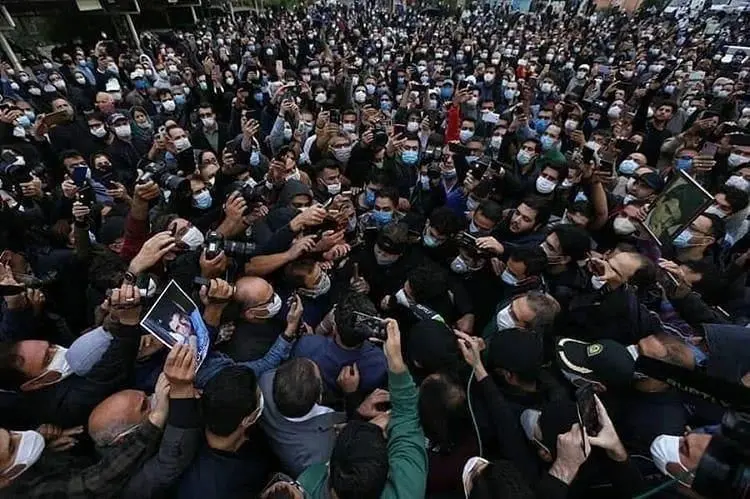 روزنامه‌ها همزمان با بدرقه استاد سیاهپوش شدند/ تصاویر‌ صفحه نخست روزنامه‌های امروز شنبه ۱۹ مهر ۱۳۹۹