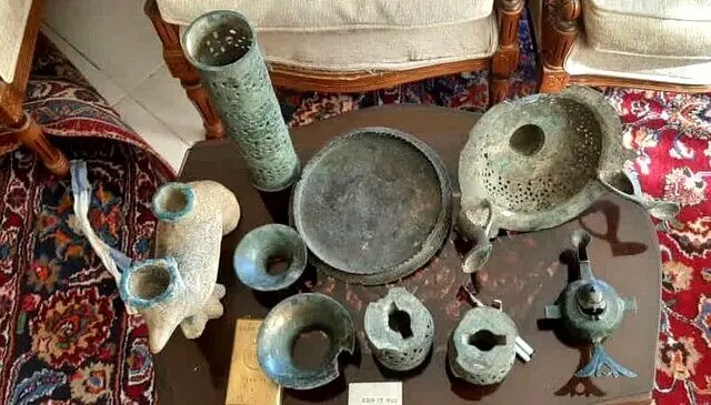 کشف عتیقه‌جات ۱۵۰۰ ساله از منزلی در سمنان
