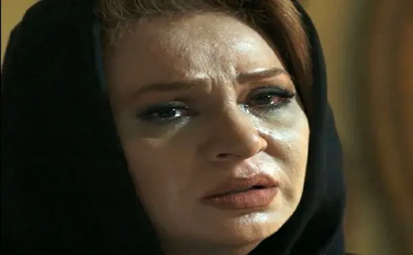 اشک‌های نسرین مقانلو در مراسم یادبود پدرش/ ویدئو