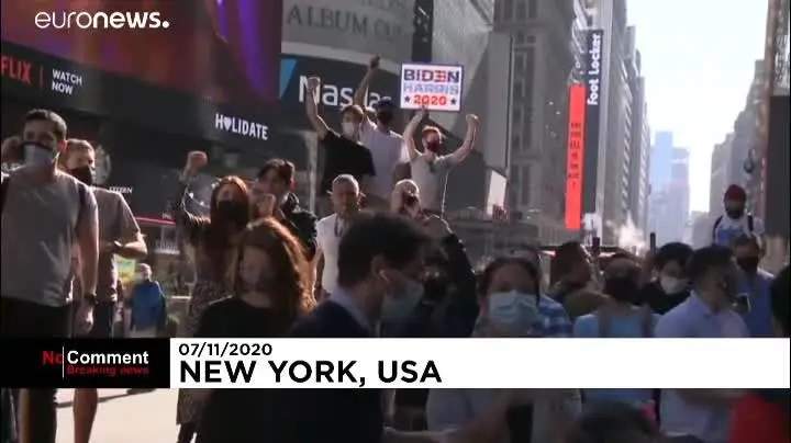 جشن پیروزی بایدن در میدان تایمز؛ نیویورکی‌ها «هله لویا» خواندند/ ویدئو