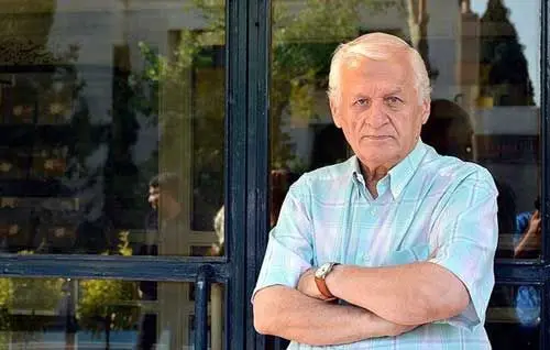 سنگ مزار اکبر عالمی در چهلمین روز درگذشتش/ تاریخ وفات: هرگز