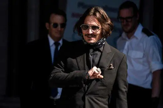 حرکت نمادین و جنجالی جانی دپ/ عکس