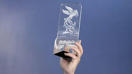 دبیر جشنواره‌ی امسال فجر، تنها تصمیم منطقی این روزهای سینما را تکذیب کرد