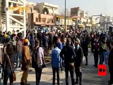 اهالی تئاتر مقابل مجلس تجمع کردند/ ویدئو