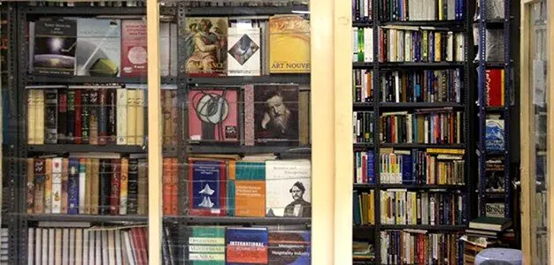 گشتی در پاساژ محبوب کتاب‌خوان‌های پایتخت/ اینجا بهشت کتابخوان‌هاست