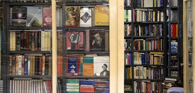 گشتی در پاساژ محبوب کتاب‌خوان‌های پایتخت/ اینجا بهشت کتابخوان‌هاست