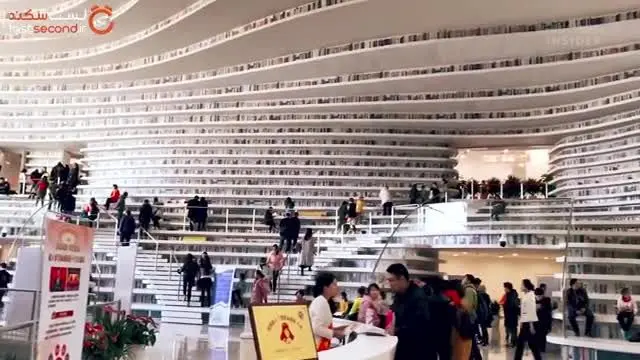 در این کتابخانه، می‌توانید از کوه کتاب بالا بروید!/ ویدئو