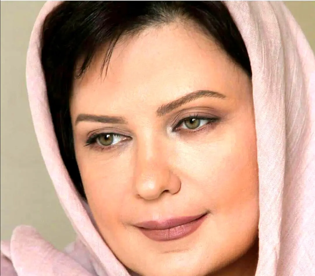 لعیا زنگنه: آهنگ گوگوش من را نجات داد/ ویدئو