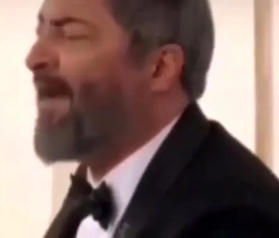 خوانندگی مهرداد میناوند برای همسرش در شب دامادی‌/ ویدئو