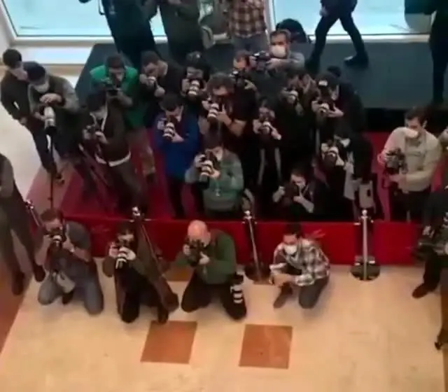 تصاویر ترسناک از برج میلاد/ جشنواره فجر بدون فاصله‌گذاری اجتماعی/ ویدئو