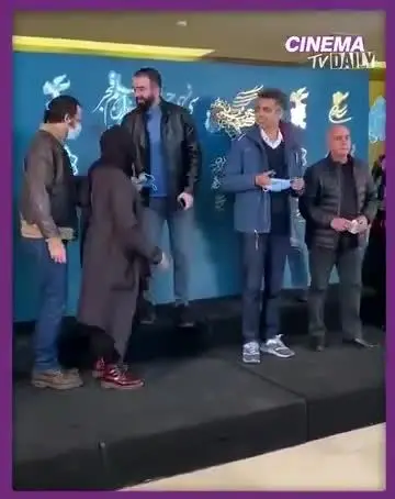 وقتی عادل فردوسی‌پور، پرویز پرستویی را به آغوش می‌کشد/ ویدئو