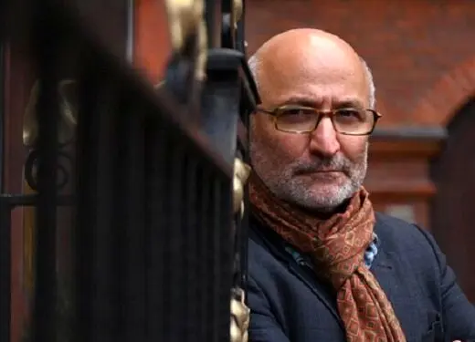 این کارگردان، در جشنواره فجر، جایزه‌اش را به دکتر مصدق تقدیم کرد