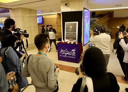 یک دقیقه سکوت سینماگران، به‌یاد علی انصاریان/ عکس