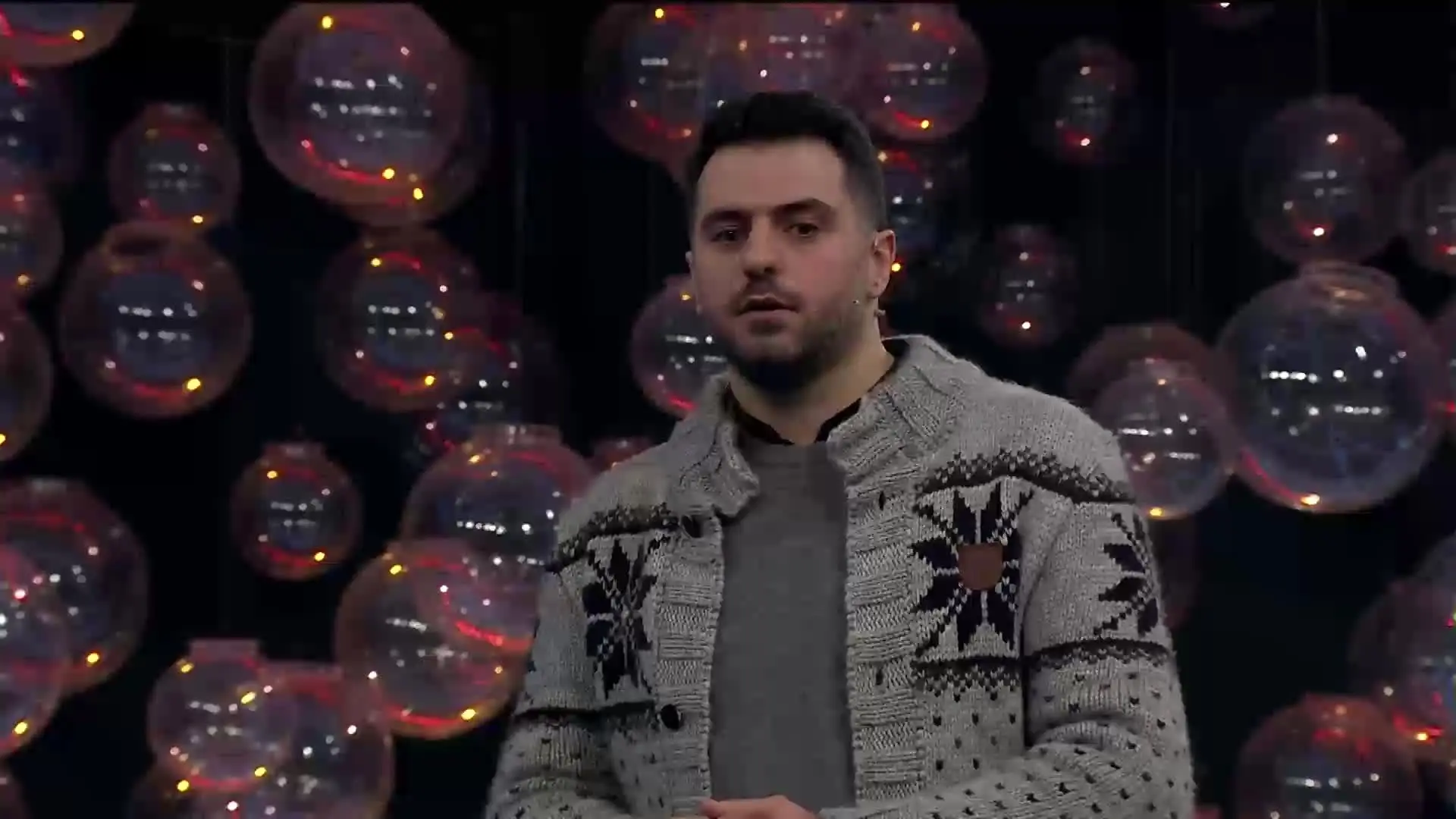 کنایه های سنگین علی ضیا به مسئولین؛ از واردات گاز تا ویلاهای لواسان