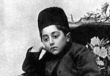 از بیماری ژنتیکی شاه قاجار تا نسبت فامیلی وی با "امیرکبیر"/ ویدئو