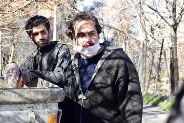 پایان ضبط تصویربرداری ۱۹ و ماسک‌های رها شده در شهر