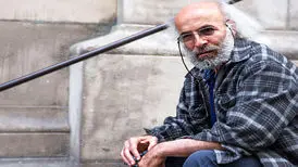 وضعیت هشیاری کیانوش عیاری چگونه است؟
