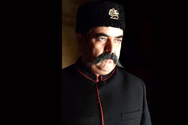 حسن معجونی در شمایل ناصرالدین شاه در آهوی من مارال