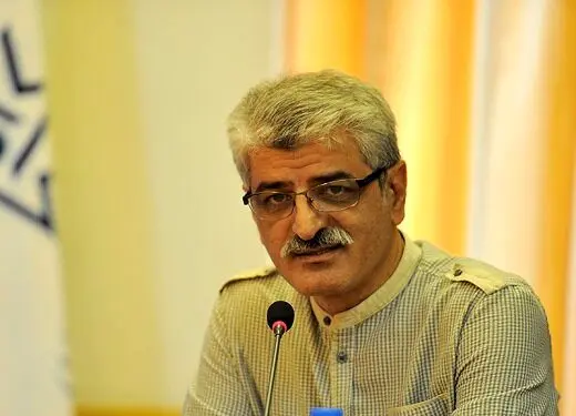 ساسی مانکن، فقط یک حاشیه‌ساز است